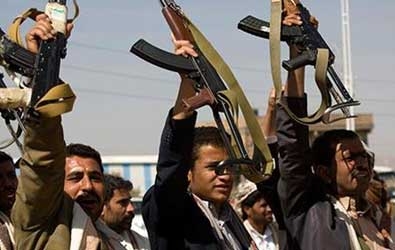 الجيش اليمني واللجان الشعبية قاب قوسين من عدن وهادي يفر إلي جهة مجهولة